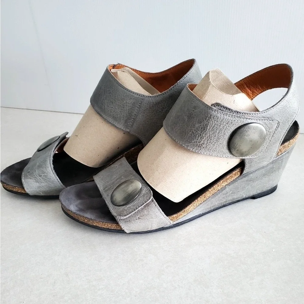 Taos Carousel Wedge Sandals Graphite Leather Medallion Comfort CAR-3209 9-9.5
